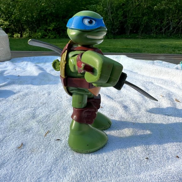 Leonardo Talking Teenage Mutant Ninja Turtles, 6 inch Half-Shell Heroes Toy - Picture 5 of 7